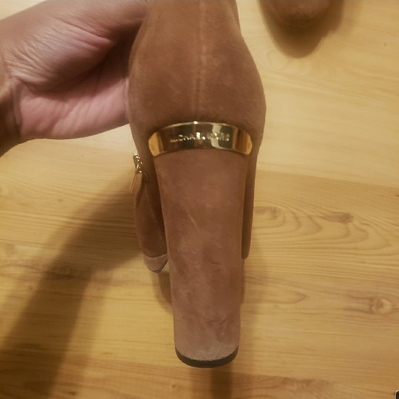 Shoes - Picture 4 of 4